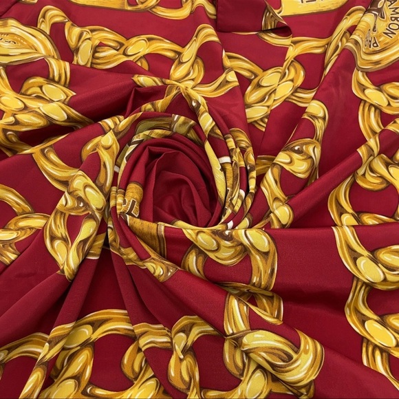 AUTHENTIC CHANEL LARGE GOLD CHAIN PATTERN SCARF - Picture 6 of 10